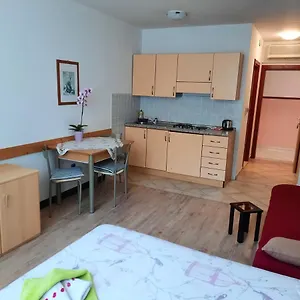 https://apartmani-lorena-pula.in-istria.net